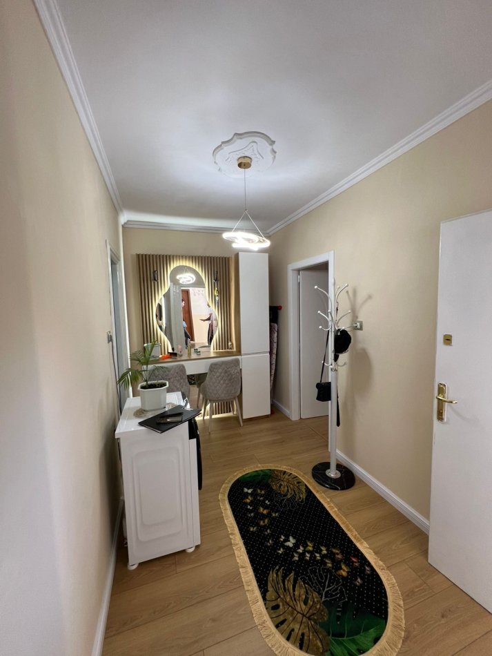 Tirane, jepet me qera apartament 1+1 Kati 3, 53 m² 500 € (Porcelan)