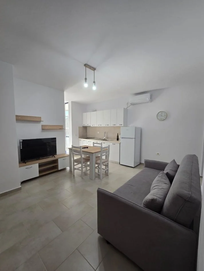 Tirane, jepet me qera apartament 1+1+Ballkon , 55 m² 550 € (Credins perballe Delijorgjit)