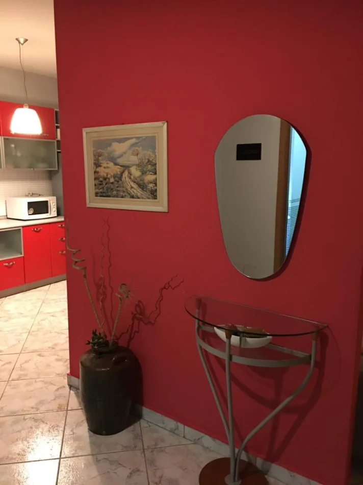 Tirane, jepet me qera apartament 1+1 Kati 2, 70 m² 750 € (Liceu Artistik)