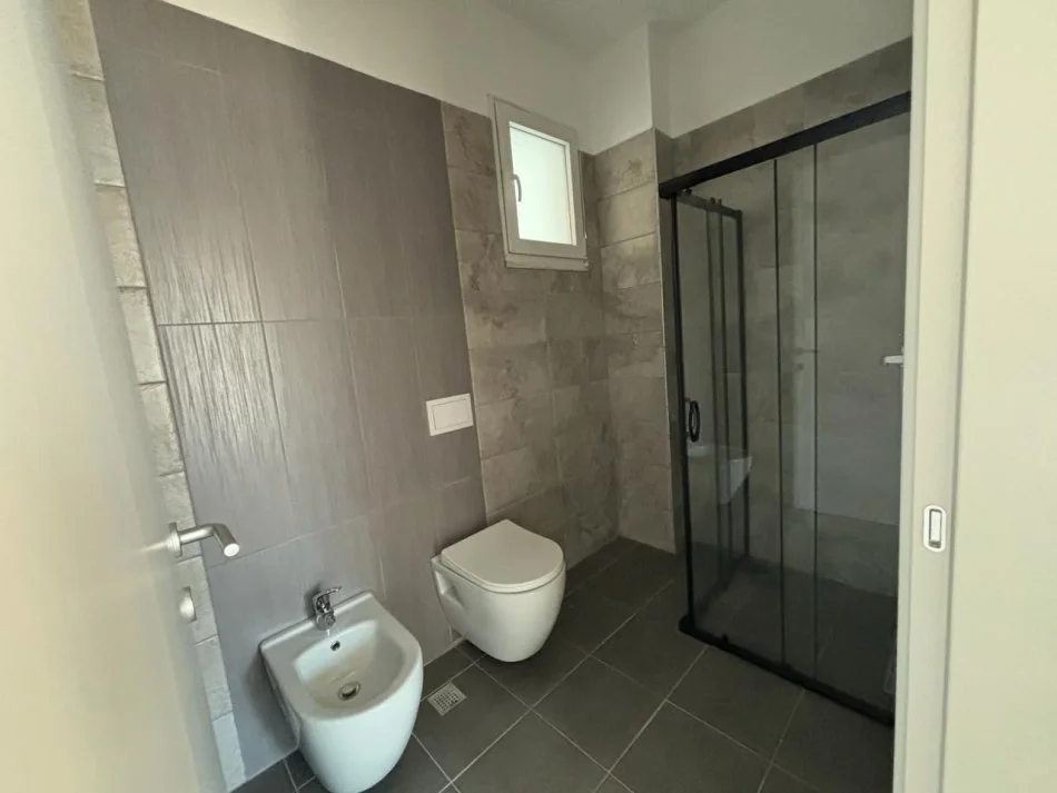 Tirane, jepet me qera apartament 2+1 Kati 5, 98 m² 850 € (Don bosko)