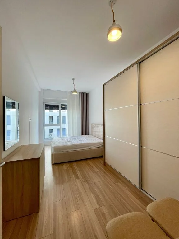 Tirane, jepet me qera apartament 1+1 , 65 m² 642 € (rruga Frosina Plaku)