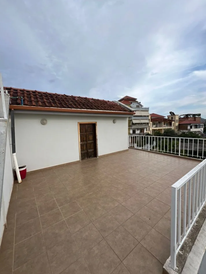 Tirane, shitet Vile Kati 3, 431 m² 400.000 € (Shkoze)