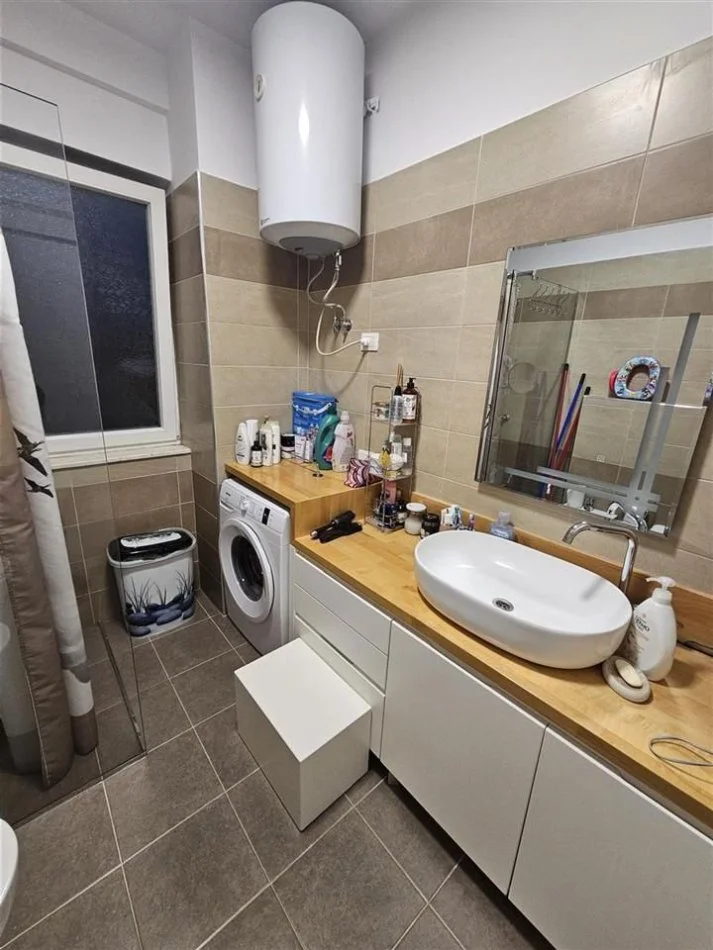 Tirane, jepet me qera apartament 1+1+Ballkon Kati 8, 60 m² 550 € (mbrapa Kupoles)