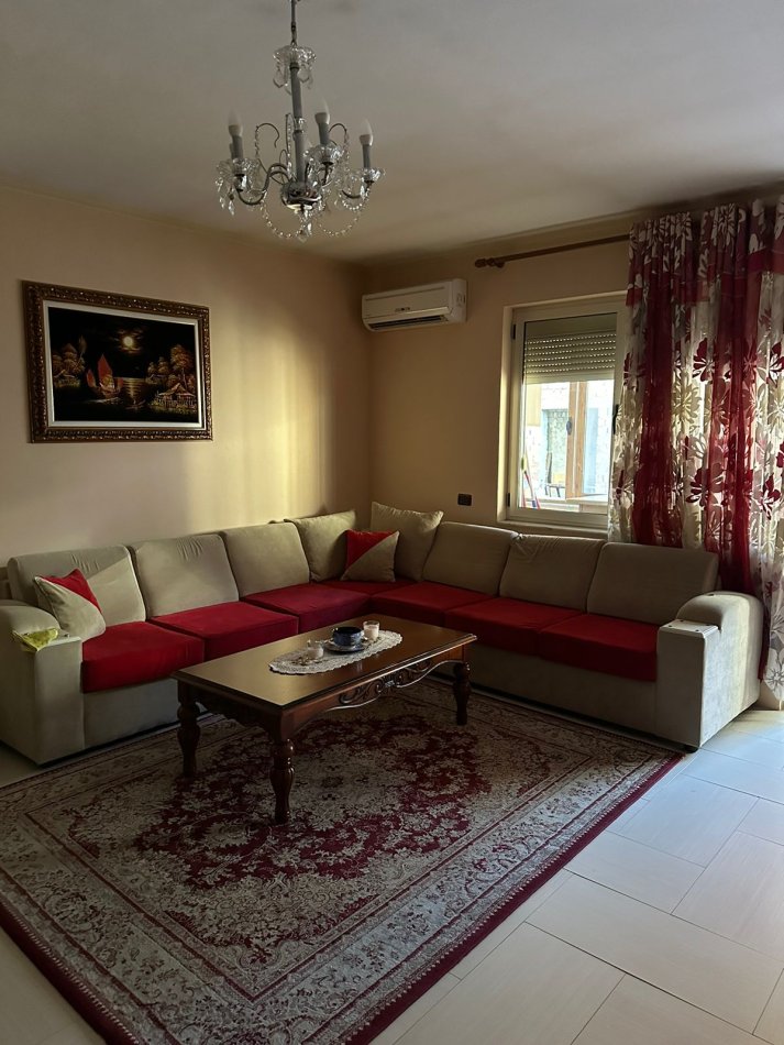Tirane, jepet me qera apartament 3+1+Aneks+Ballkon Kati 2, 130 m² 600 € (Frosina Plaku,te Oslo)