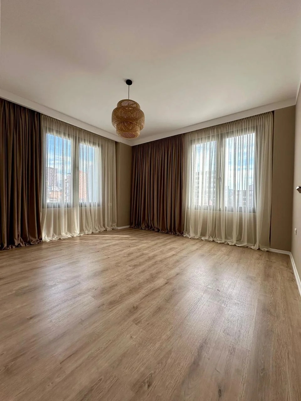 Shitet Apartament 2+1, 21 Dhjetori