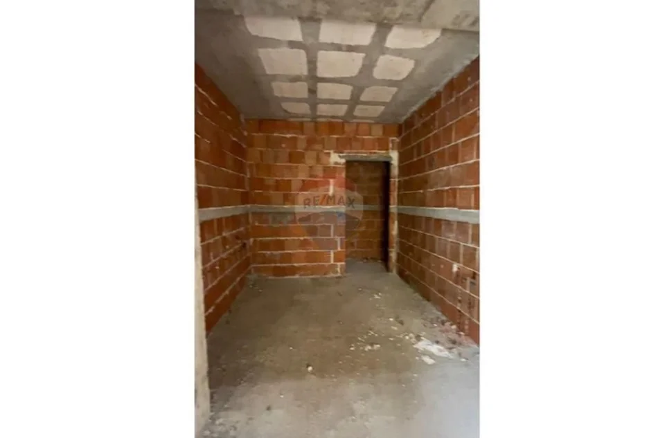 Tirane, shitet 1+1 , 68 m² 889.000 € (Laprake Entry)