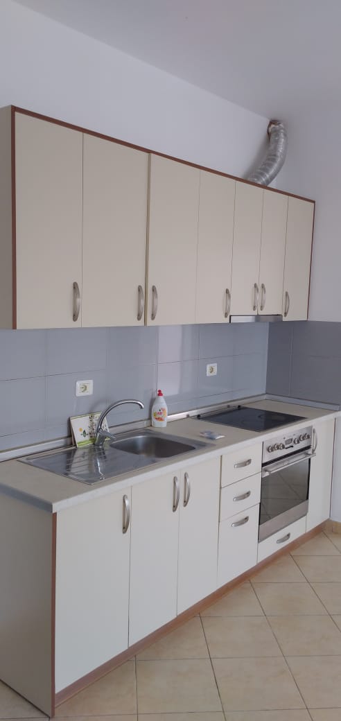 Tirane, jepet me qera apartament 2+1+BLK Kati 8, 78 m² 35.000 Leke (rruga Besim Alla)