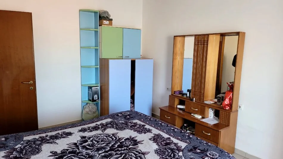 Tirane, jepet me qera apartament 1+1+Ballkon Kati 1, 55 m² 280 € (Sauk i Vjeter)