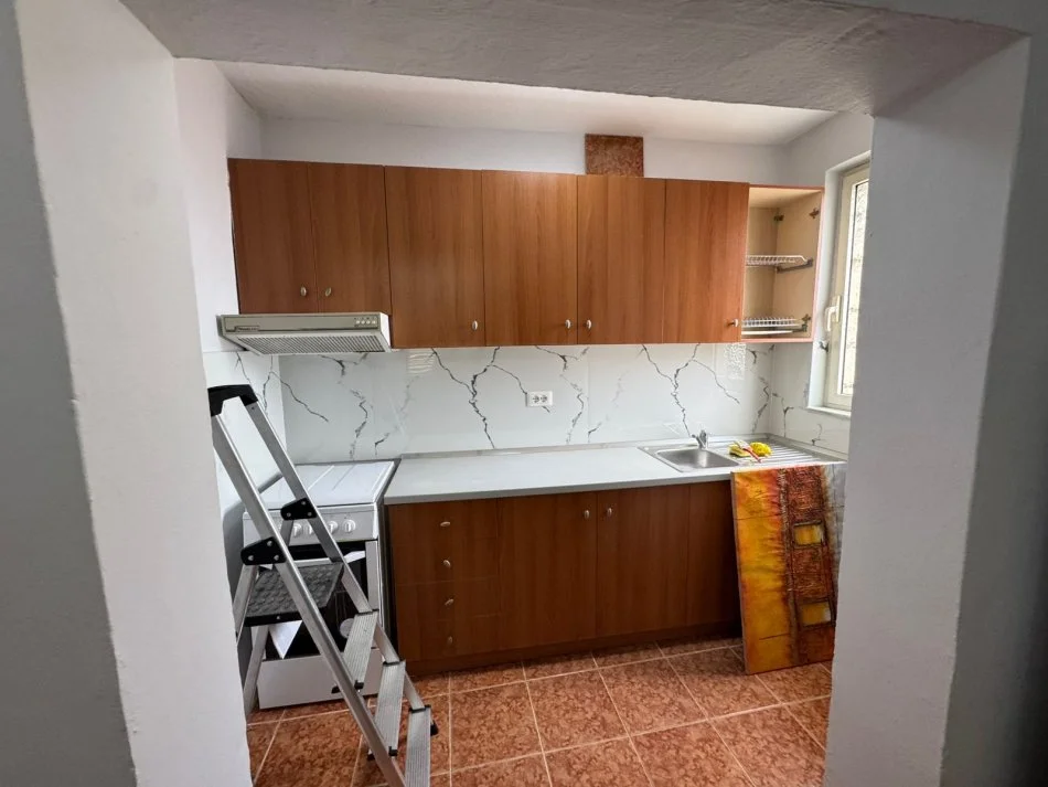 Tirane, jepet me qera apartament 1+1 Kati 5, 55 m² 420 € (Rruga Naim Frasheri)