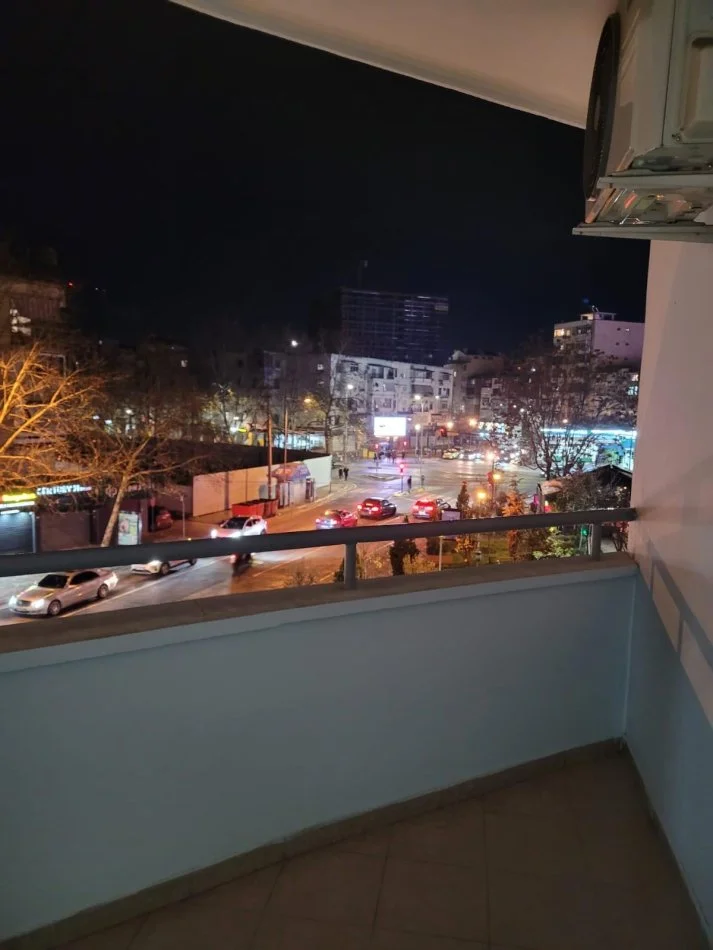 Tirane, jepet me qera apartament 2+1+Ballkon Kati 3, 100 m² 550 € 