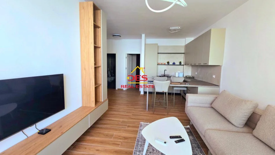 Vlore, shitet apartament 1+1+Ballkon Kati 5, 71 m² 260.000 € (Rruga Aleksandër Moisiu)