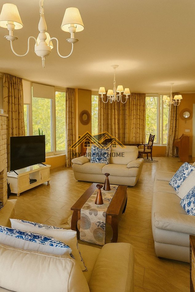 Durres, jepet me qera Vile , 400 m² 250 € 