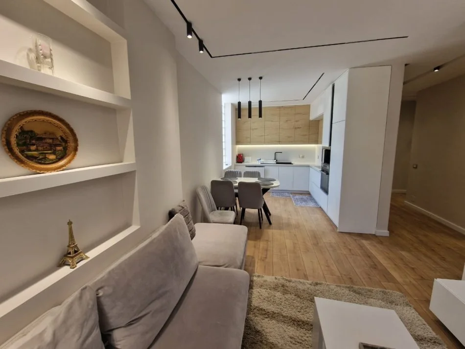 Tirane, jepet me qera apartament 1+1+Ballkon , 70 m² 600 € (Ambasada Amerikane)