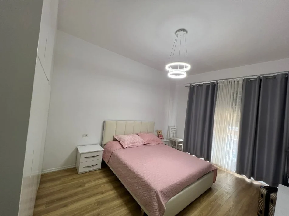 Tirane, jepet me qera apartament 1+1 Kati 4, 70 m² 600 € (Fusha Aviacionit)