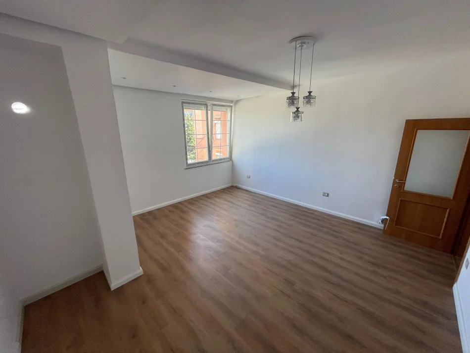 Tirane, shitet apartament 2+1 Kati 3, 178.000 € 