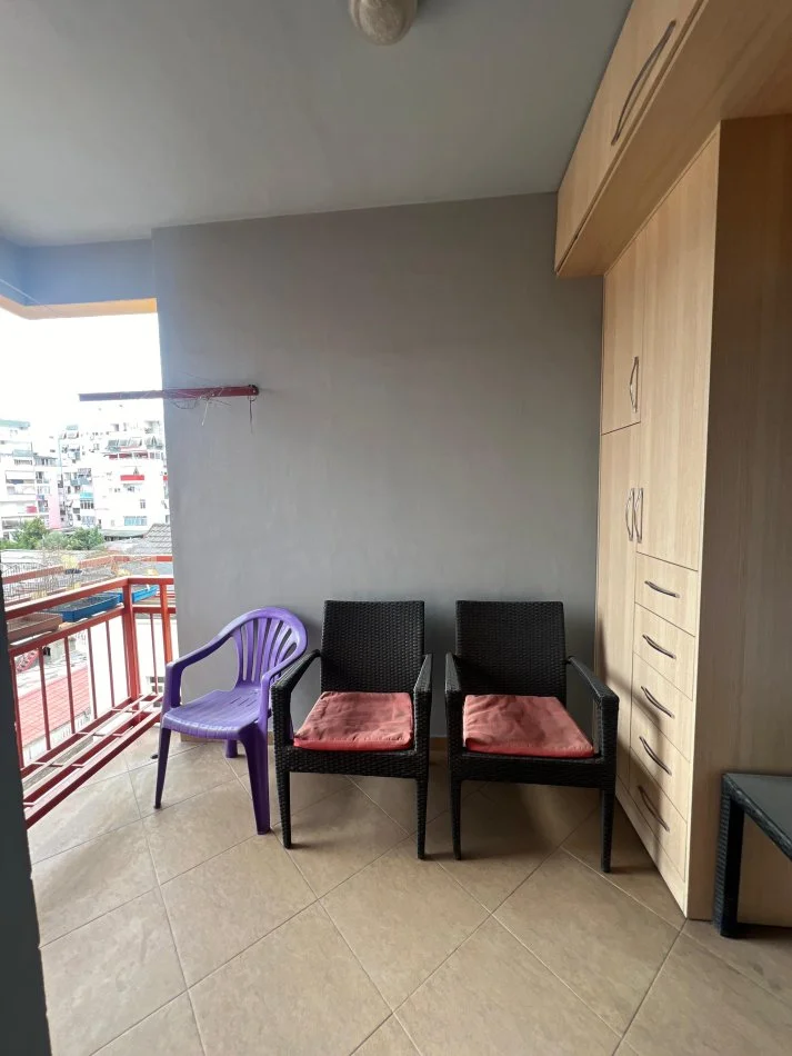 Tirane, jepet me qera apartament 3+1+Ballkon Kati 4, 850 € (Rruga dritan hoxha zogu i zi)