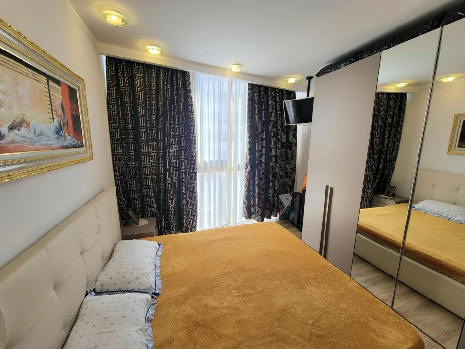 Tirane, jepet me qera apartament duplex Dublex Kati 4, 130 m² 950 € (Kristal Center)