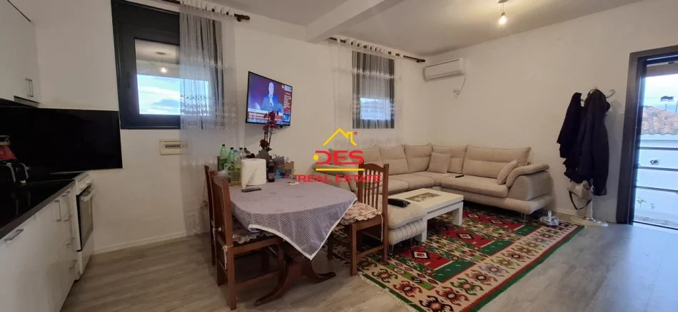Vlore, jepet me qera shtepi 1+1+Ballkon Kati 2, 85 m² 350 € (Rruga Sali Bedini)