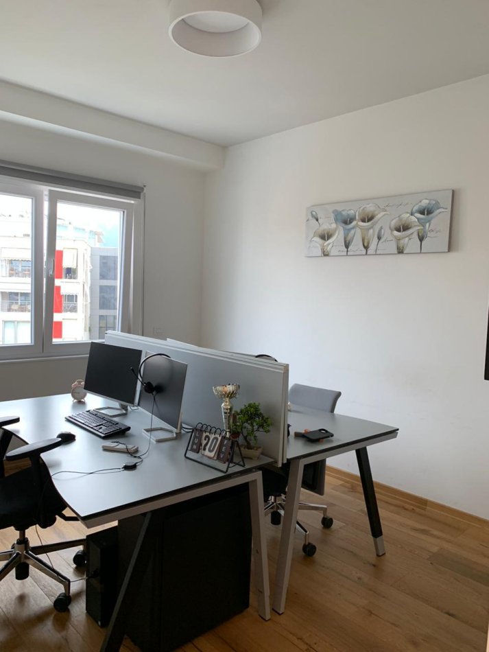 Tirane, jepet me qera zyre Kati 9, 95 m² 1.150 € (Rruga e Kosovareve)