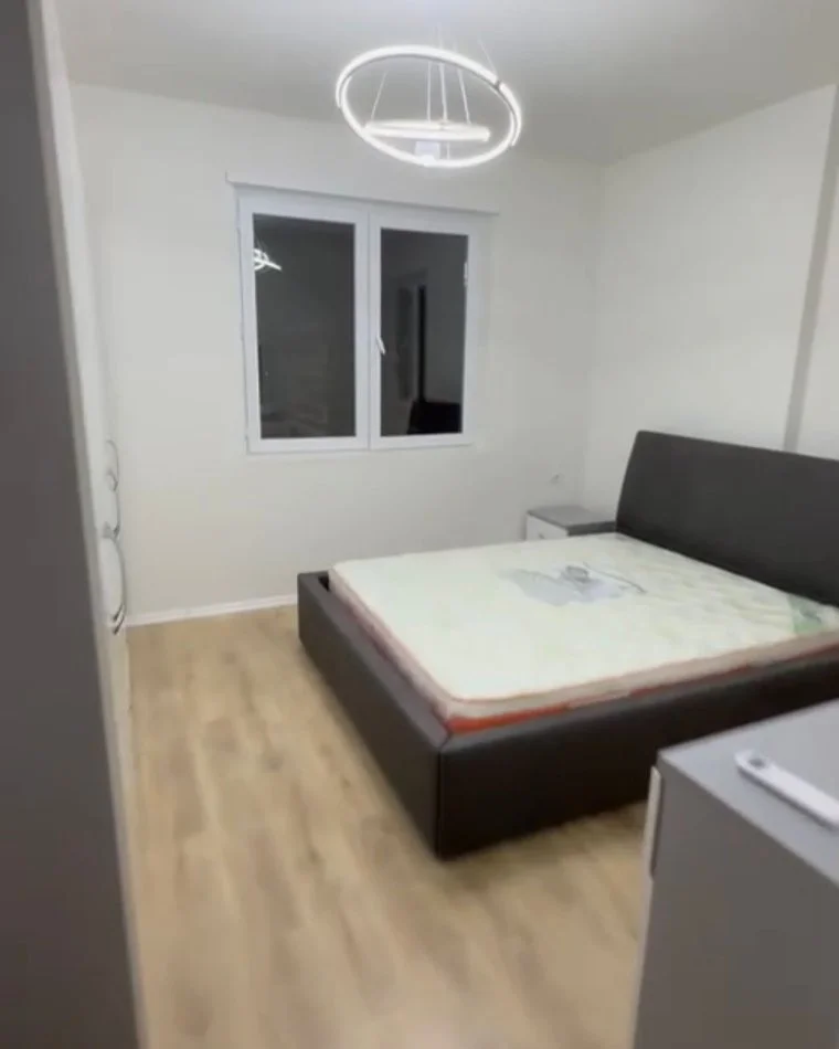 Tirane, jepet me qera apartament 3+1 , 117 m² 550 € 