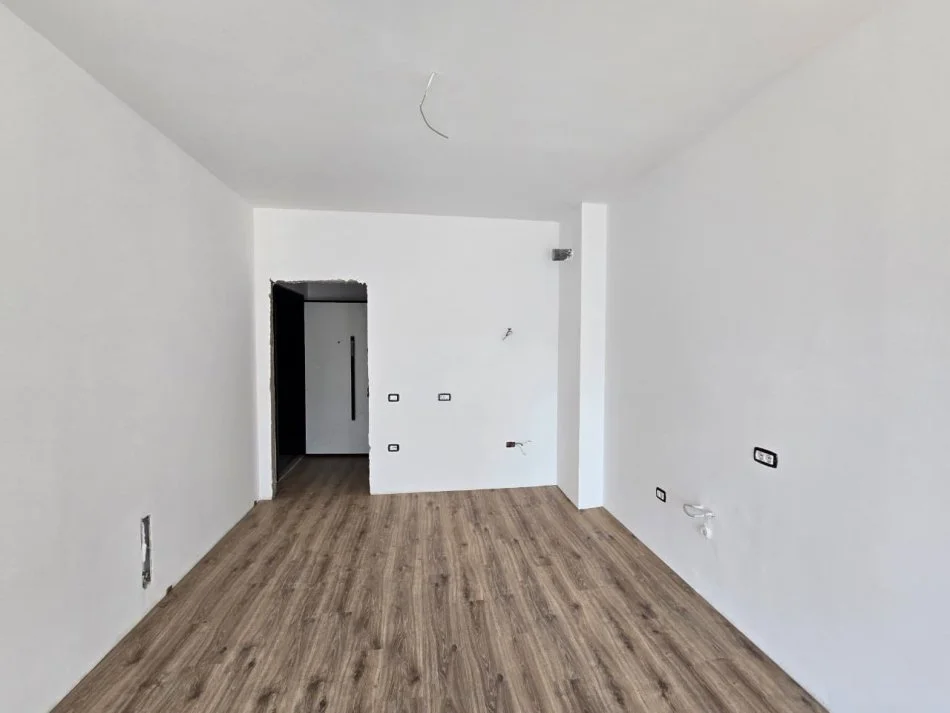 Tirane, shitet apartament 1+1+Ballkon Kati 1, 84 m² 104.563 € (Paskuqan)