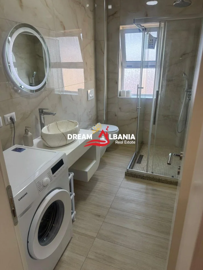Tirane, jepet me qera apartament 1+1 , 60 m² 600 € (ish restorant Durresi)
