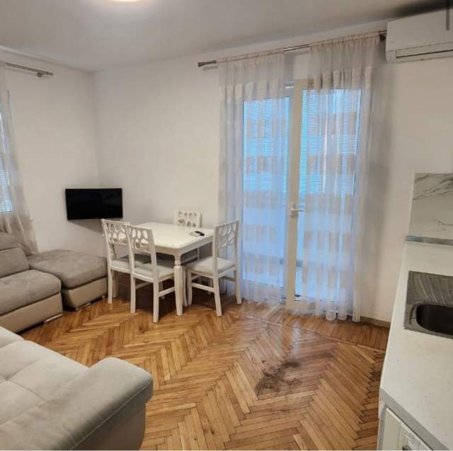 Tirane, jepet me qera apartament 2+1+A+BLK Kati 3, 100 m² 45000 Leke (rruga e barrikadave)