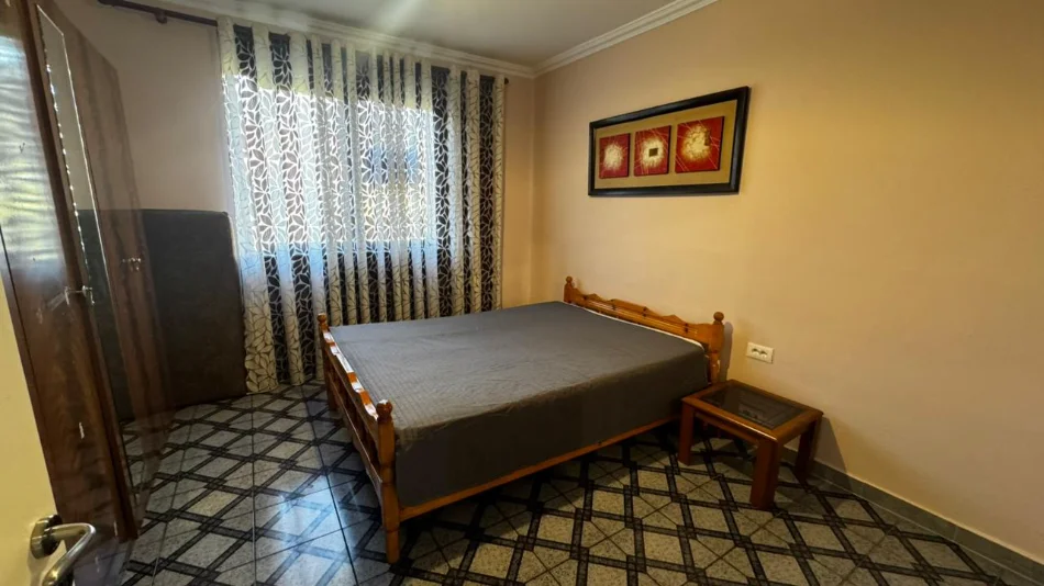 Tirane, jepet me qera apartament 1+1 Kati 3, 70 m² 450 € (Rruga Irfan Tomini)