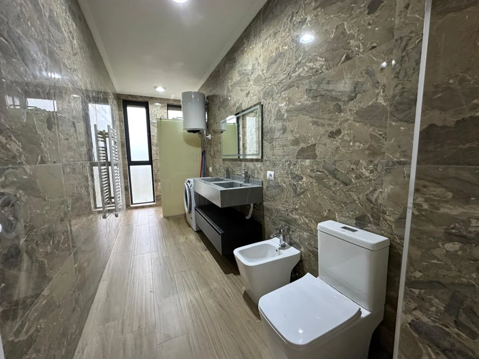 Tirane, shitet apartament 2+1 Kati 3, 124 m² 250.000 € 