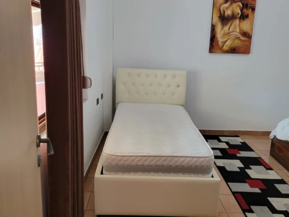 Tirane, jepet me qera apartament 1+1 Kati 3, 86 m² 300 € (SELITE)