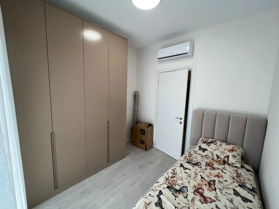 Tirane, jepet me qera apartament 2+1 Kati 4, 92 m² 700 € (Rruga 5 maji)