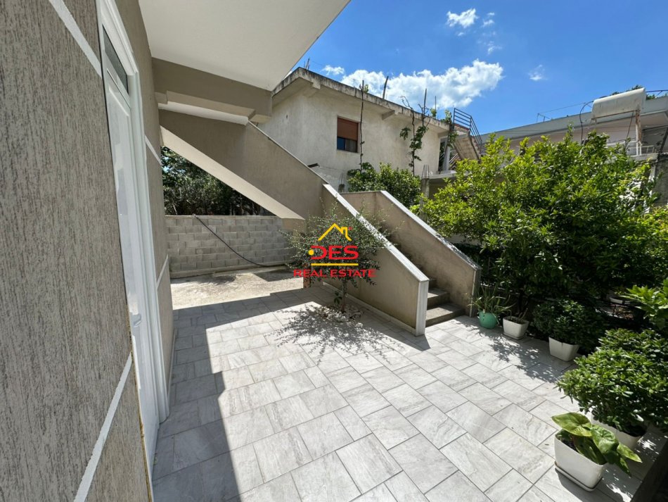 Vlore, shitet shtepi 5+1+Ballkon Kati 1, 151 m² 215.000 € (Rruga Haxhi Xhyherri)