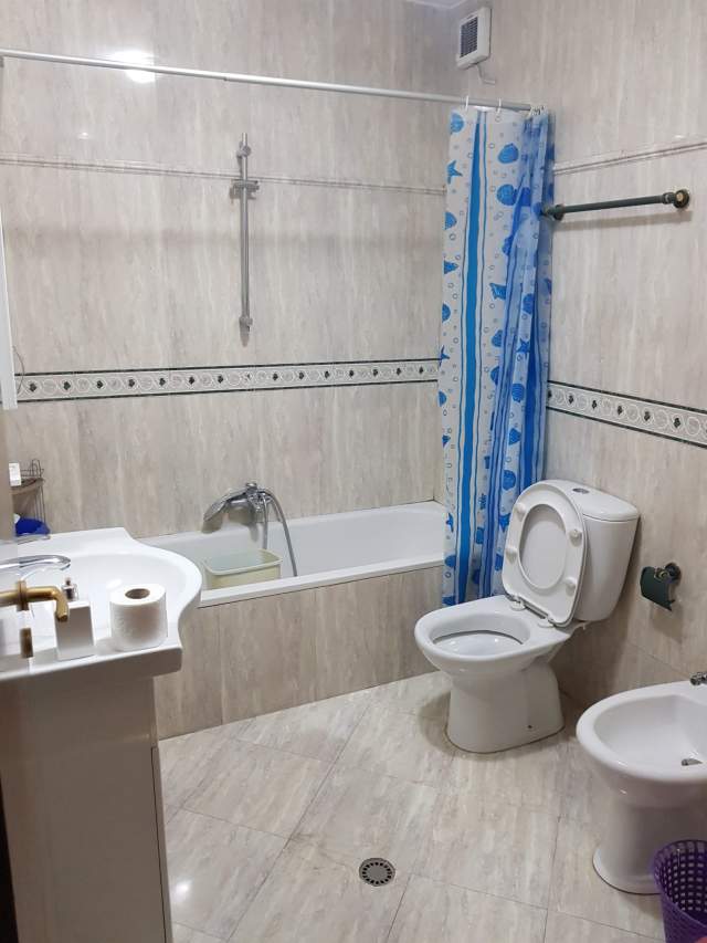 Tirane, jepet me qera ambjent biznesi Kati 10, 108 m² 600 Euro (Rruga Lidhja e Prizrenit)