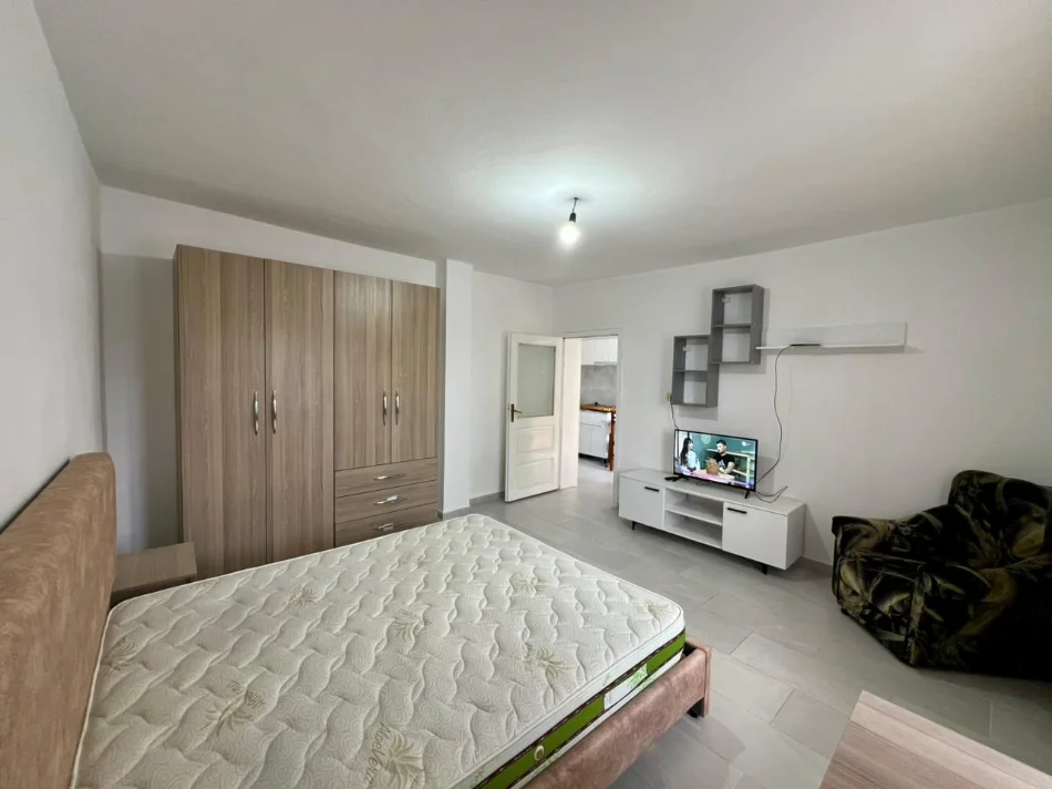Tirane, jepet me qera garsonier 1+1 Kati 1, 36 m² 250 € (Rruga Mihal Grameno)