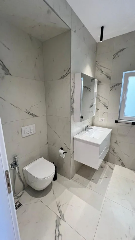 Tirane, jepet me qera apartament 2+1 Kati 2, 1 m² 550 € (Sauk)