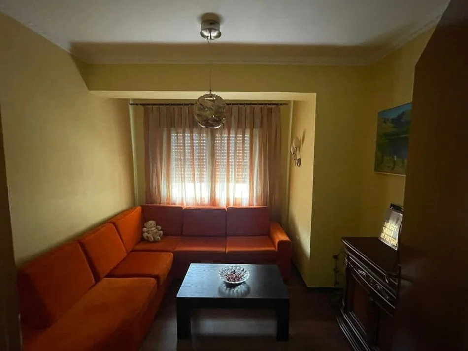 Tirane, jepet me qera apartament 3+1+Ballkon Kati 2 me ashensor,125 m² 850 € (Rruga Mine Peza)