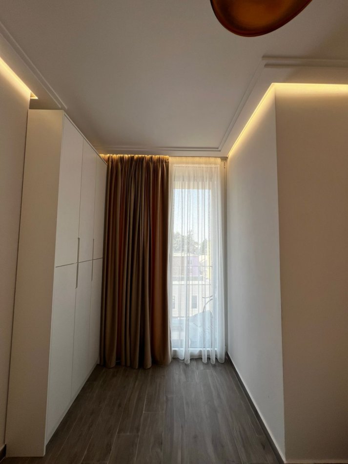 Tirane, jepet me qera apartament 2+1 Kati 3, 95 m² 900 € (riza cerova)