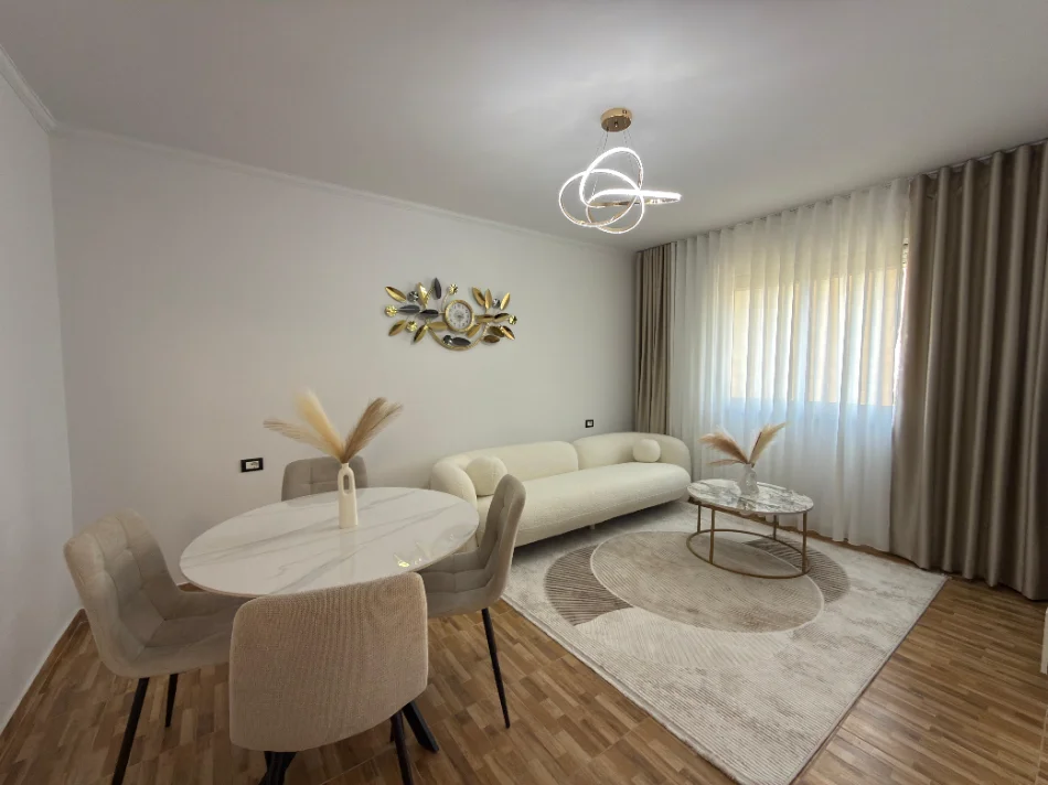 Tirane, jepet me qera apartament 1+1 Kati 3, 70 m² 450 € (Allias)