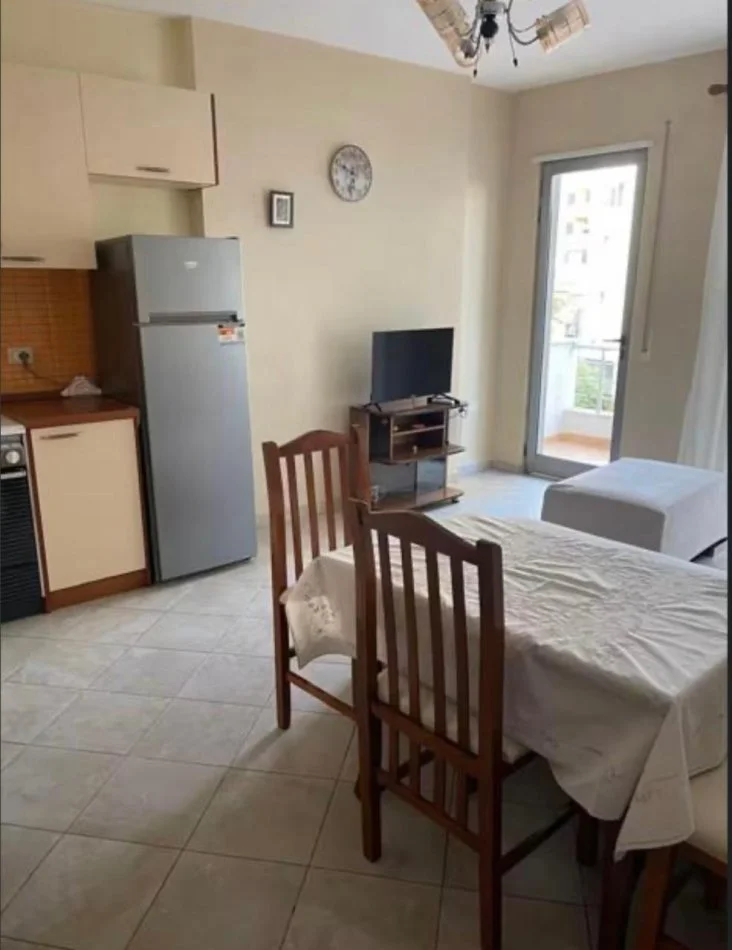 Tirane, jepet me qera apartament 1+1+Ballkon Kati 2, 55 m² 500 € (Rruga Haxhi Hysen Dalliu, prane Prokurorise ,prane Kmy)