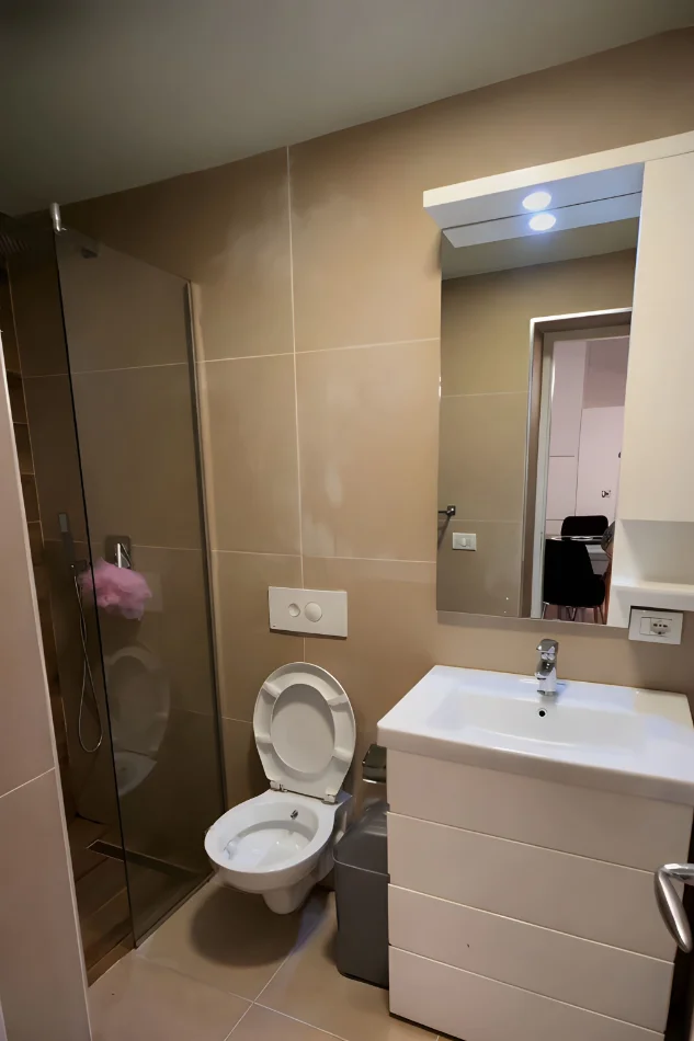 Tirane, jepet me qera apartament 1+1+Ballkon Kati 1, 56 m² 550 € (Liqeni i Thatë (Pa Malore))