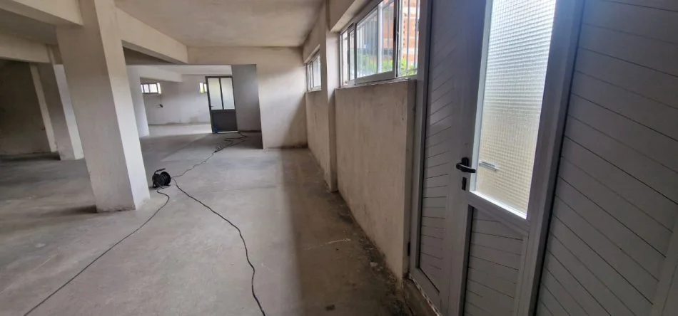 Tirane, jepet me qera ambjent biznesi Kati 0, 362 m² 700 € (Casa Italia)