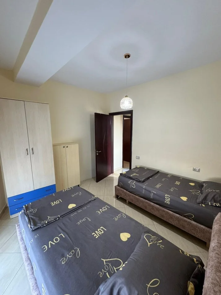 Tirane, jepet me qera apartament 2+1+Ballkon Kati 7, 85 m² 800 € 