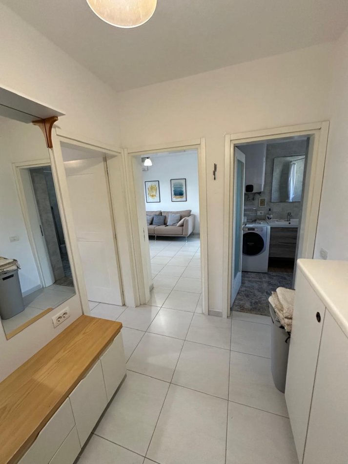 Tirane, shitet apartament 1+1 , 52 m² 102.000 € (Oxhaku)