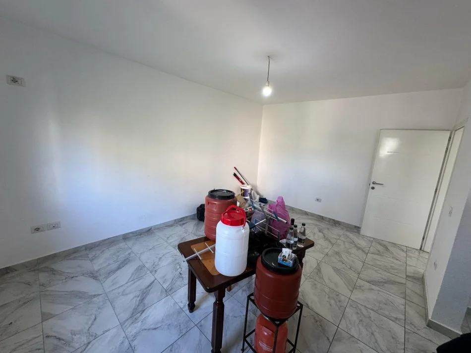 Tirane, jepet me qera apartament 2+1 Kati 3, 75 m² 350 € (Allias)