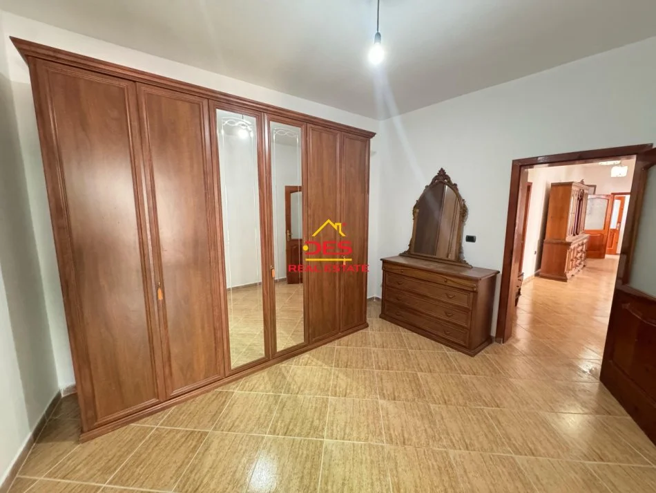Vlore, shitet shtepi Kati 1, 364 m² 190.000 € (Rruga Ali Demi)