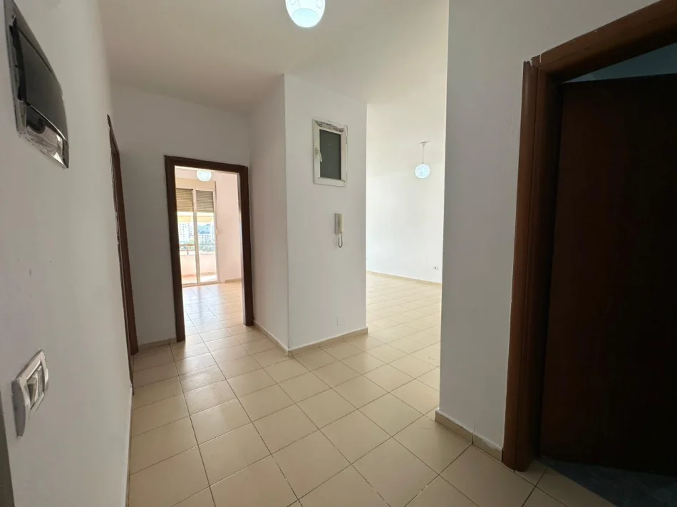 Tirane, shitet apartament 2+1+Ballkon Kati 7, 98 m² 128.700 € (rruga Kastriotet)