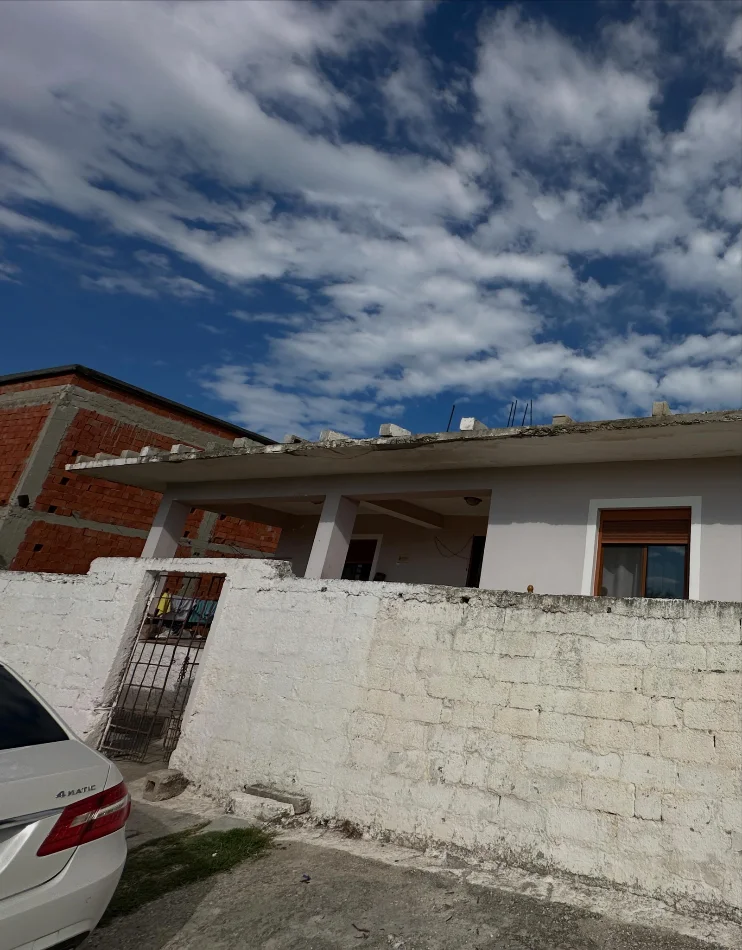 Fier, shitet shtepi 2+1 Kati 1, 544 m² 200.000 € (Lagja Kryengritja, ish UMBT)