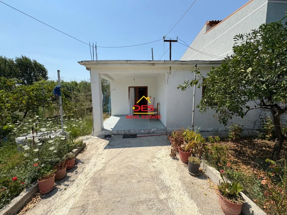 Vlore, jepet me qera shtepi 2+1+Ballkon Kati 0, 110 m² 250 € (Rruga Demokracia)