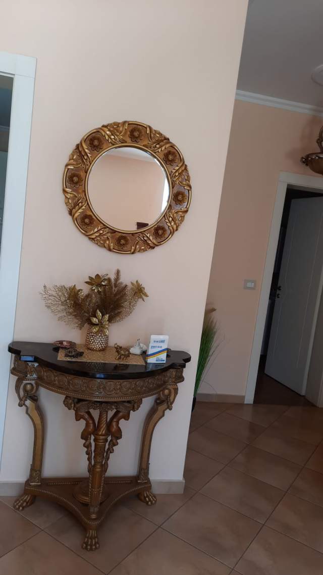 Tirane, jepet me qera Vile 2 Katshe Kati 0, 250 m² 1.500 Euro (Kamëz)