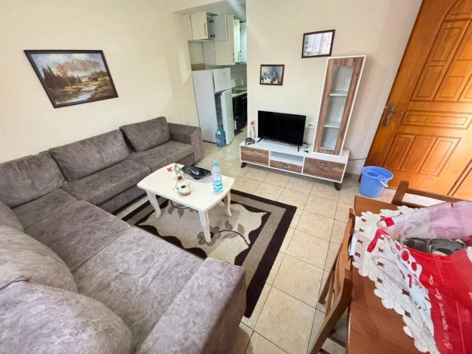 Tirane, jepet me qera apartament 1+1 Kati 1, 56 m² 300 € (Misto mame)